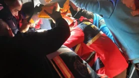 1646-kontrolden-cikan-otomobil-direge-carpti-1i-agir-2-yarali