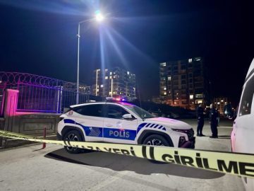 Malatya’da Karakol Önünde Bıçaklı Kavga! 2 Kişi Yaralandı