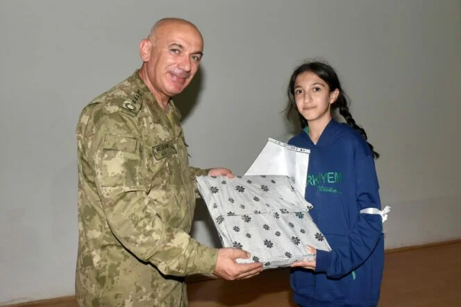 “Mehmetçikle Bir Gün” Projesinde Öğrencilerden Duygusal Şiirler