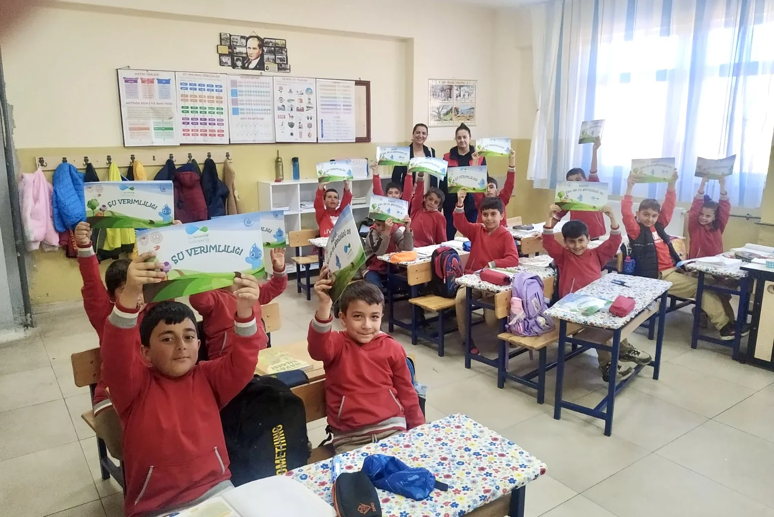 Malatya’da öğrenciler su gönüllüsü tanıtım videosu izlerken