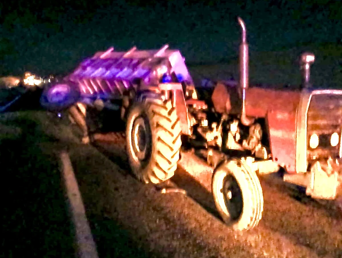 Arapgir ilçesi Kılıçlı Mahallesi yakınlarında traktör ve ticari araç kazası