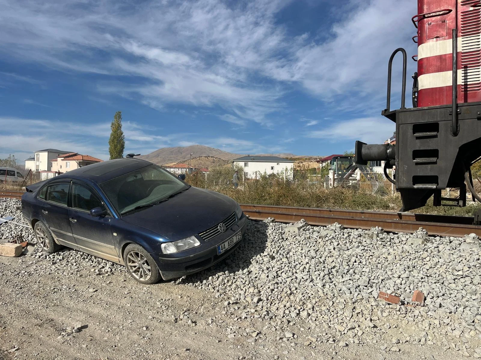 Doğu Mahallesi hemzemin geçitte meydana gelen tren kazası